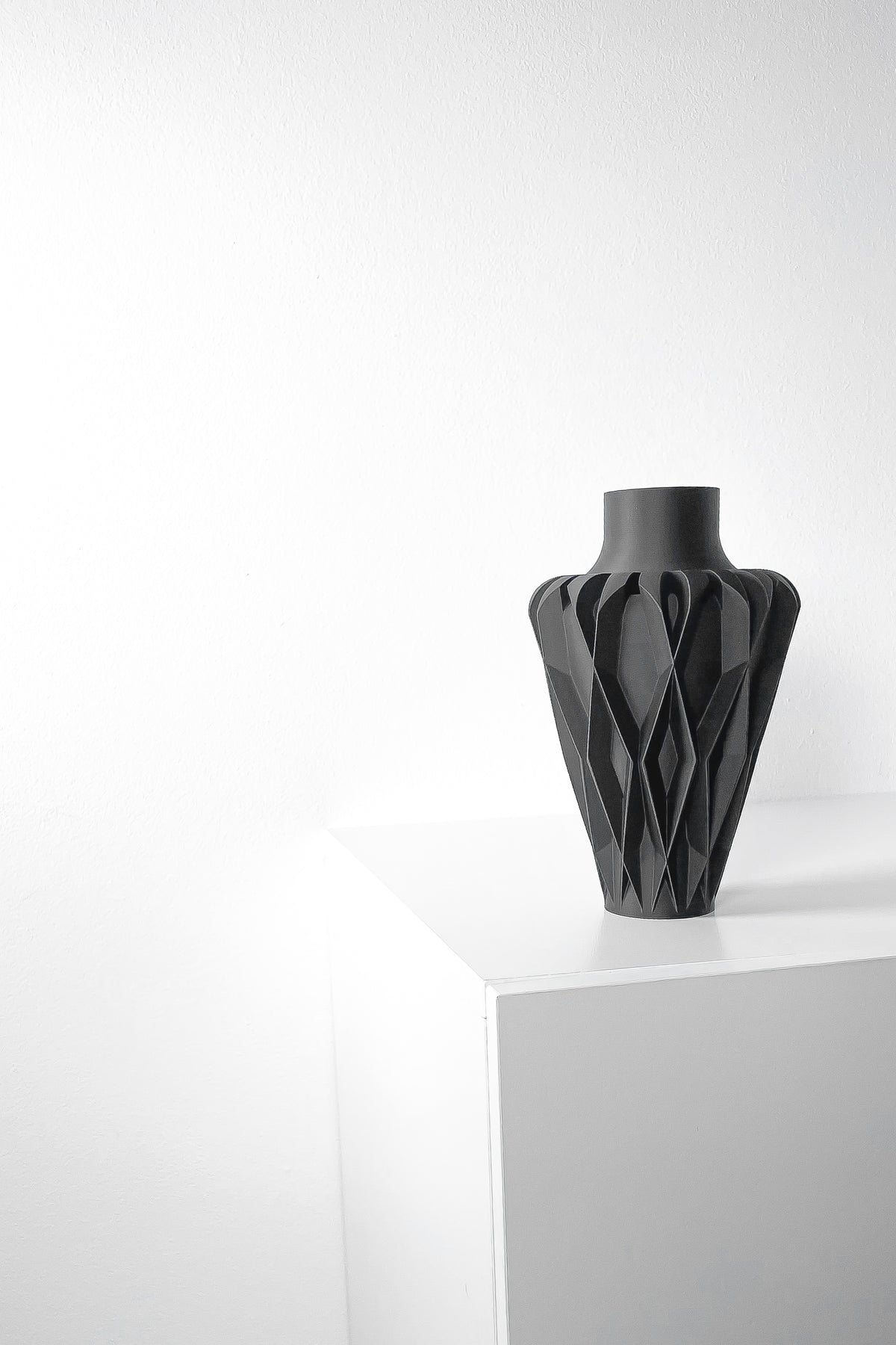 Lunor geometric vase for flowers, product view 4