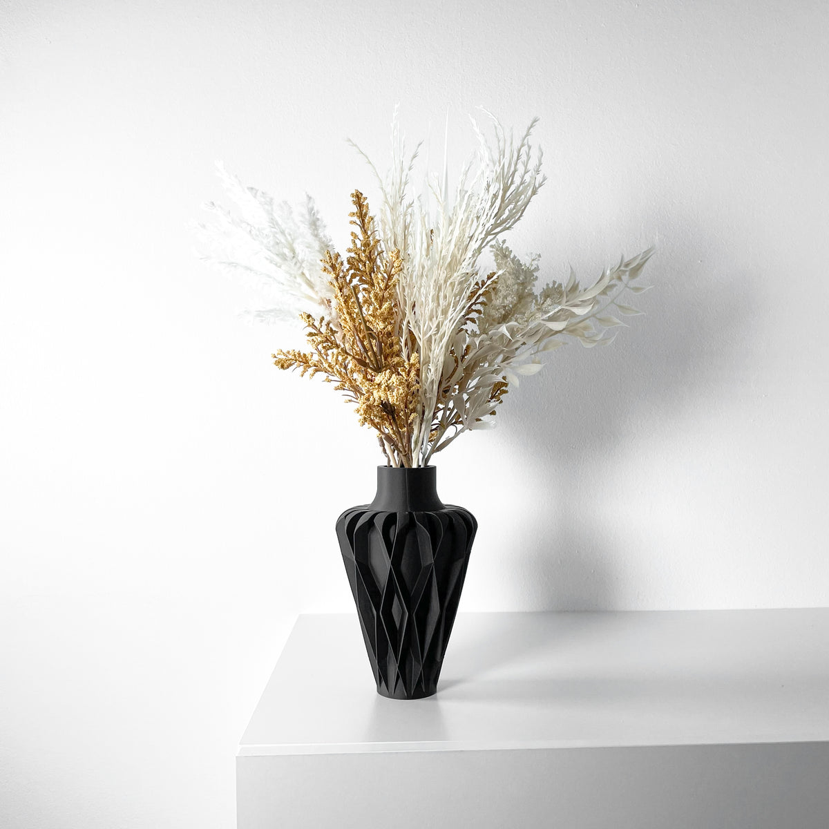 Lunor geometric vase for flowers, product view 1