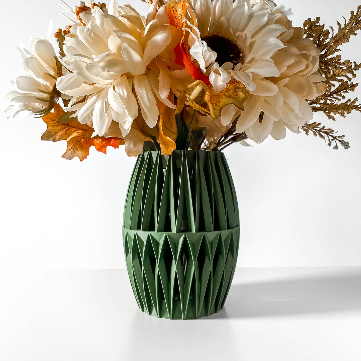 Reni geometric vase for flowers, product view 1