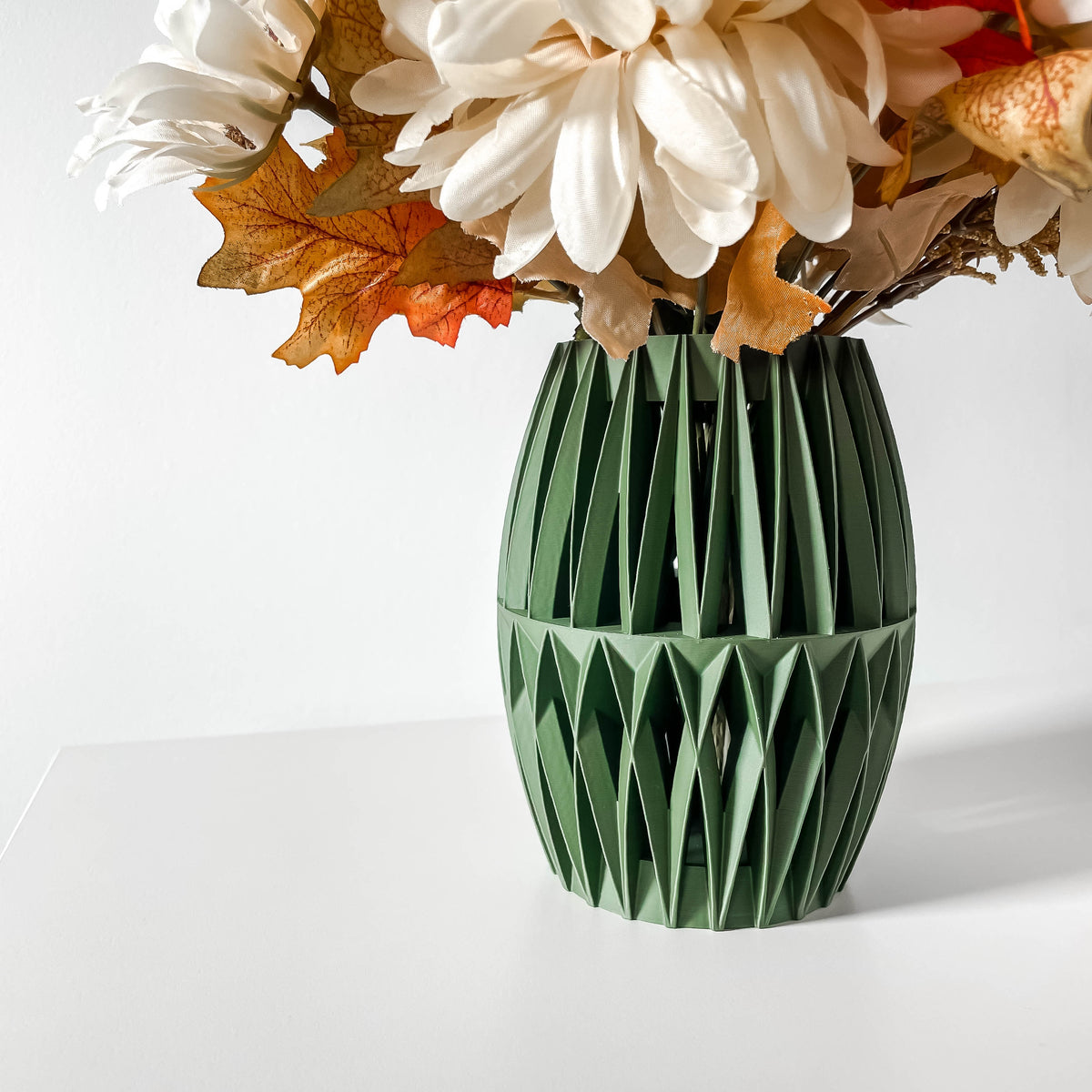 Reni geometric vase for flowers, product view 2
