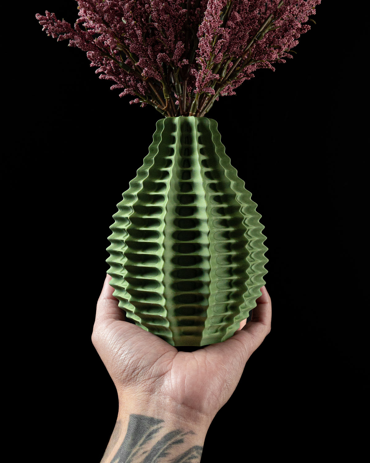 Ribbed ribbed vase for flowers, product view 1