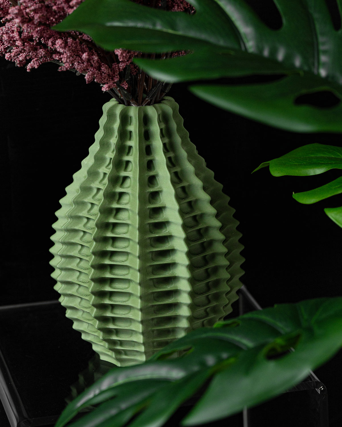 Ribbed ribbed vase for flowers, product view 2