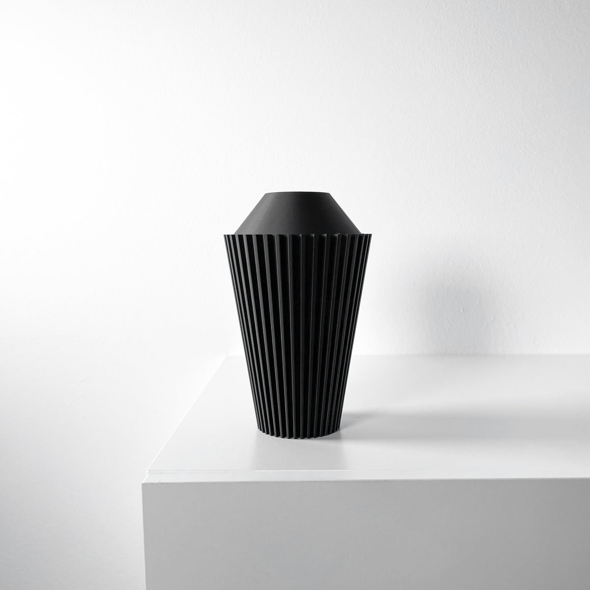 Riveno geometric vase for flowers, product view 2