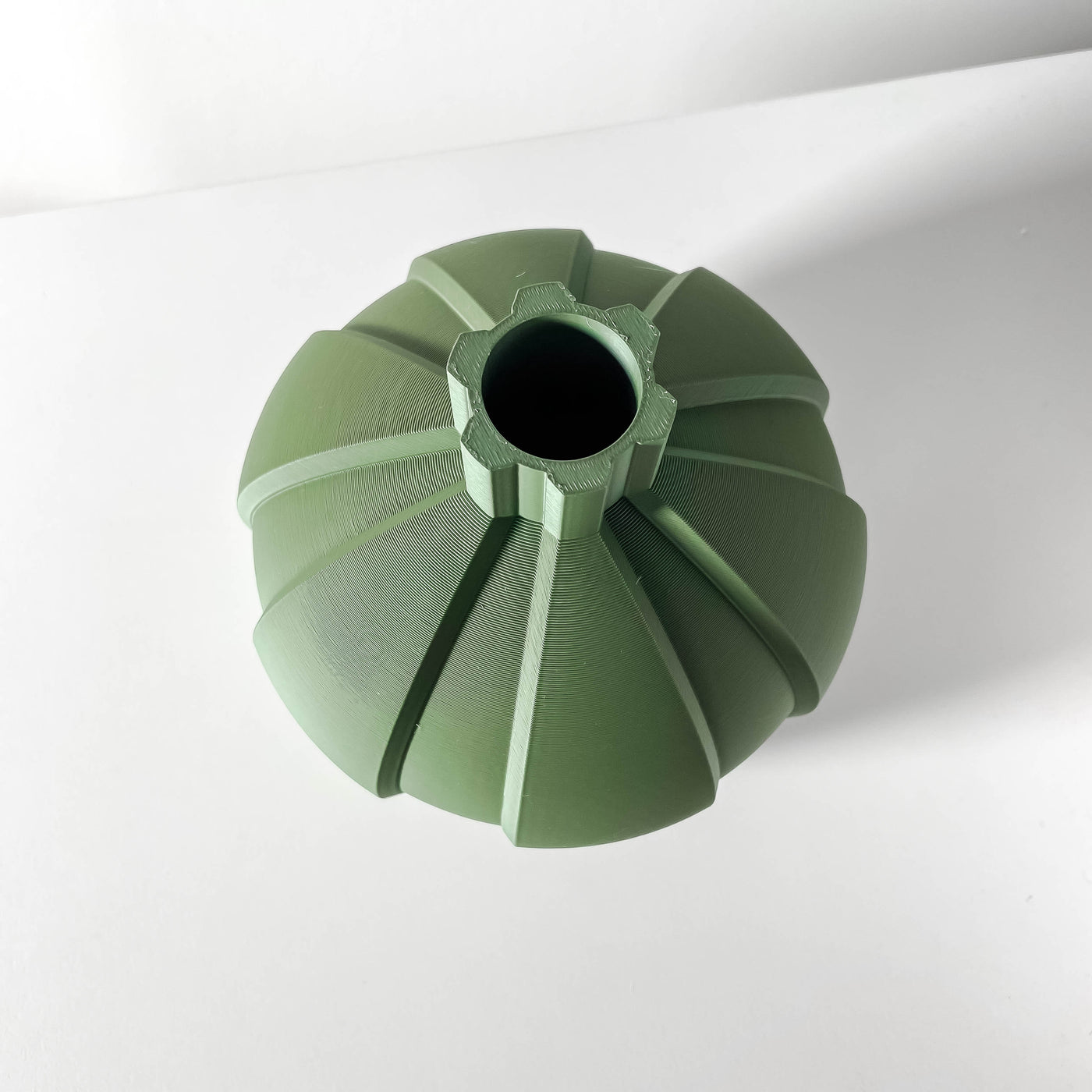 Yomu Short short wide vase for flowers, product view 5