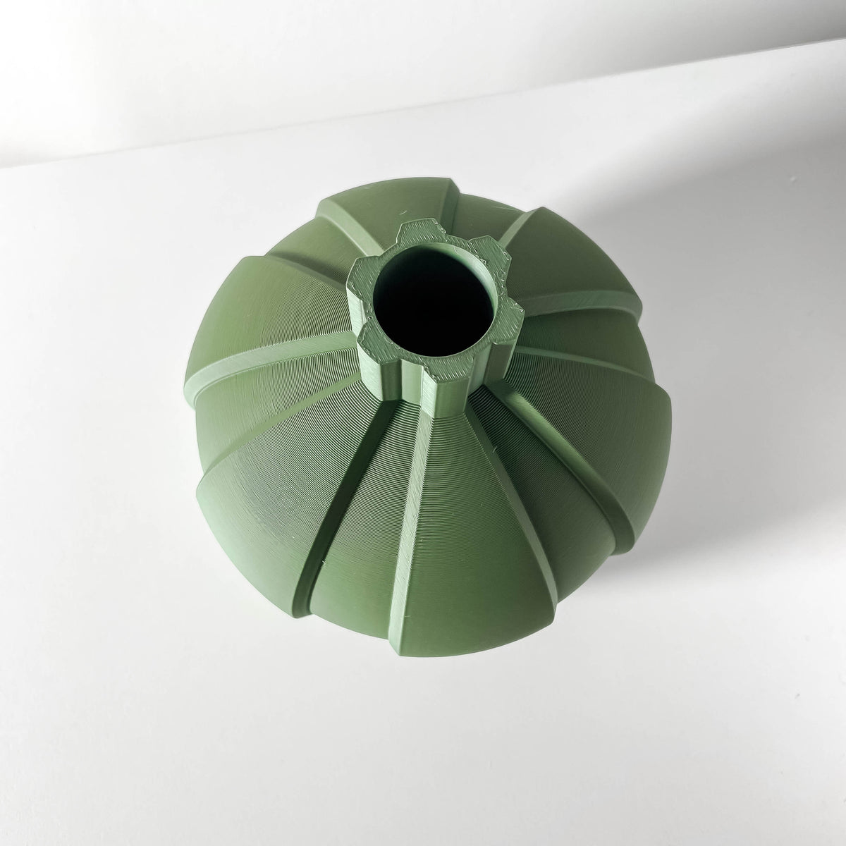 Yomu Short short wide vase for flowers, product view 5